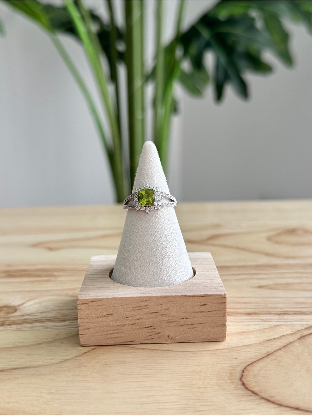 Ryze Party Aug Born to Shine Natural Peridot Ring Size 7 | .925 Sterling Silver - Picture 1 of 5